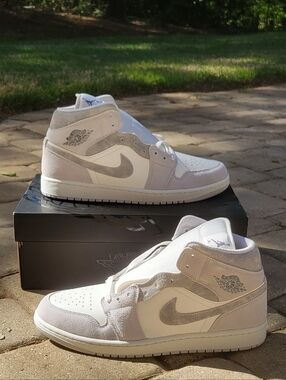 Jordan 1 Mid SE 'Neutral Grey'